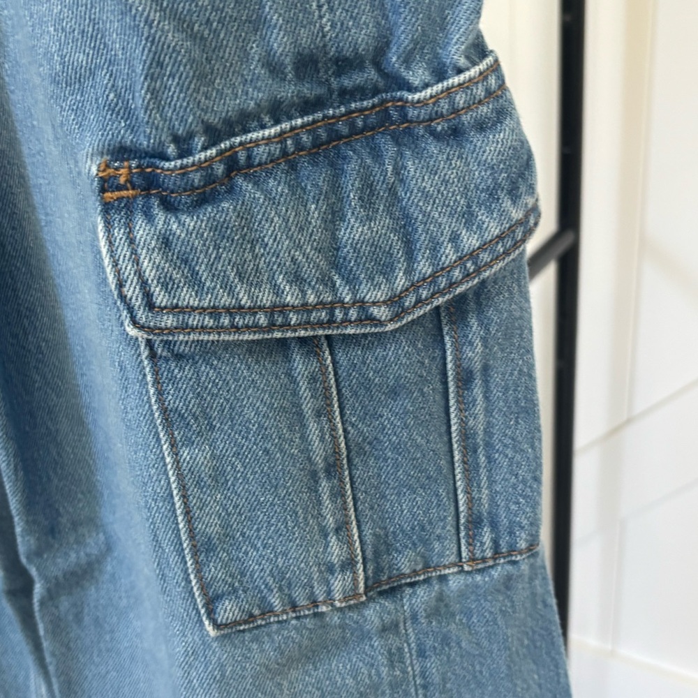 Old Navy Extra High-Rise Wide Leg Jeans - Picture 2 of 4
